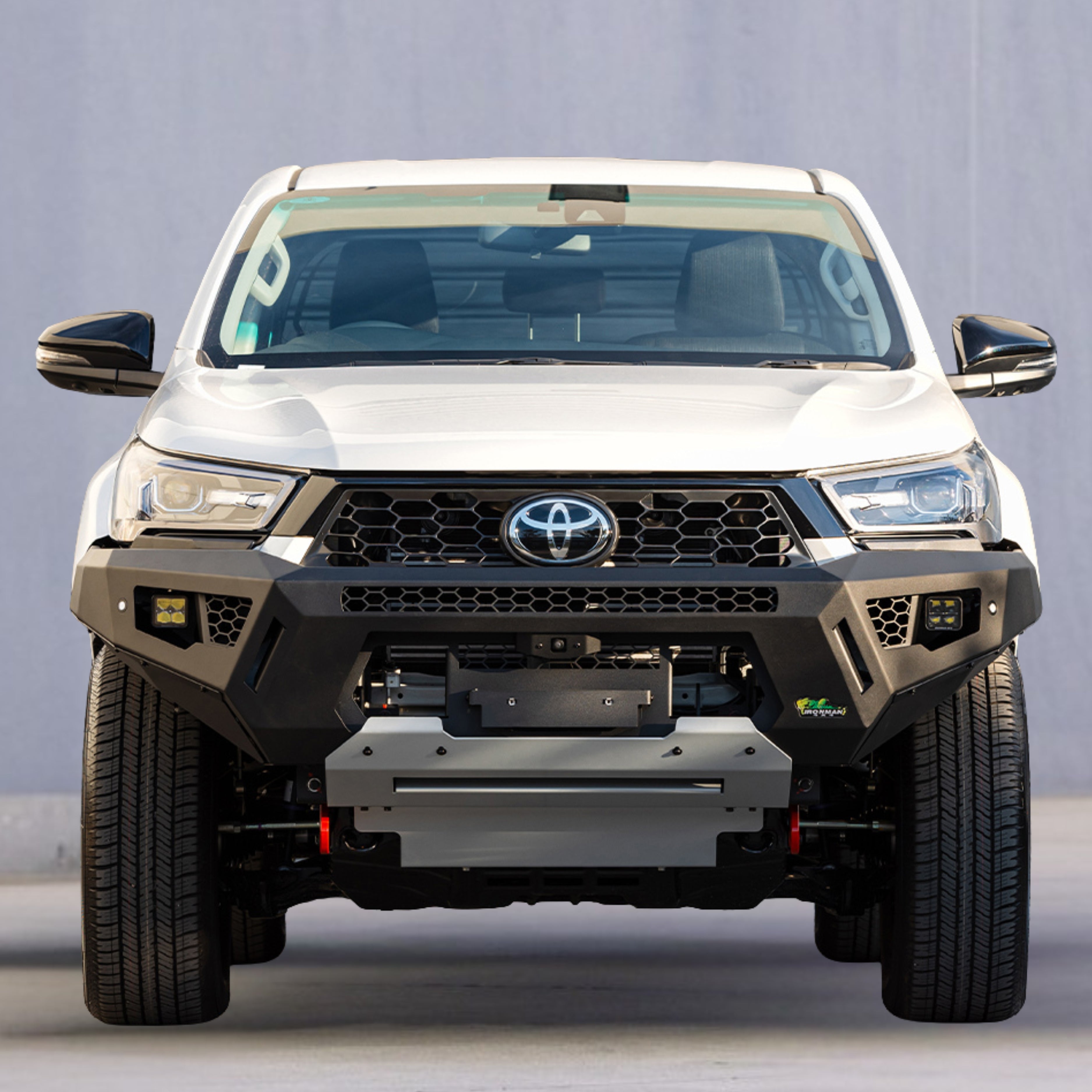 IM Toyota Hilux Raid Bull Bar