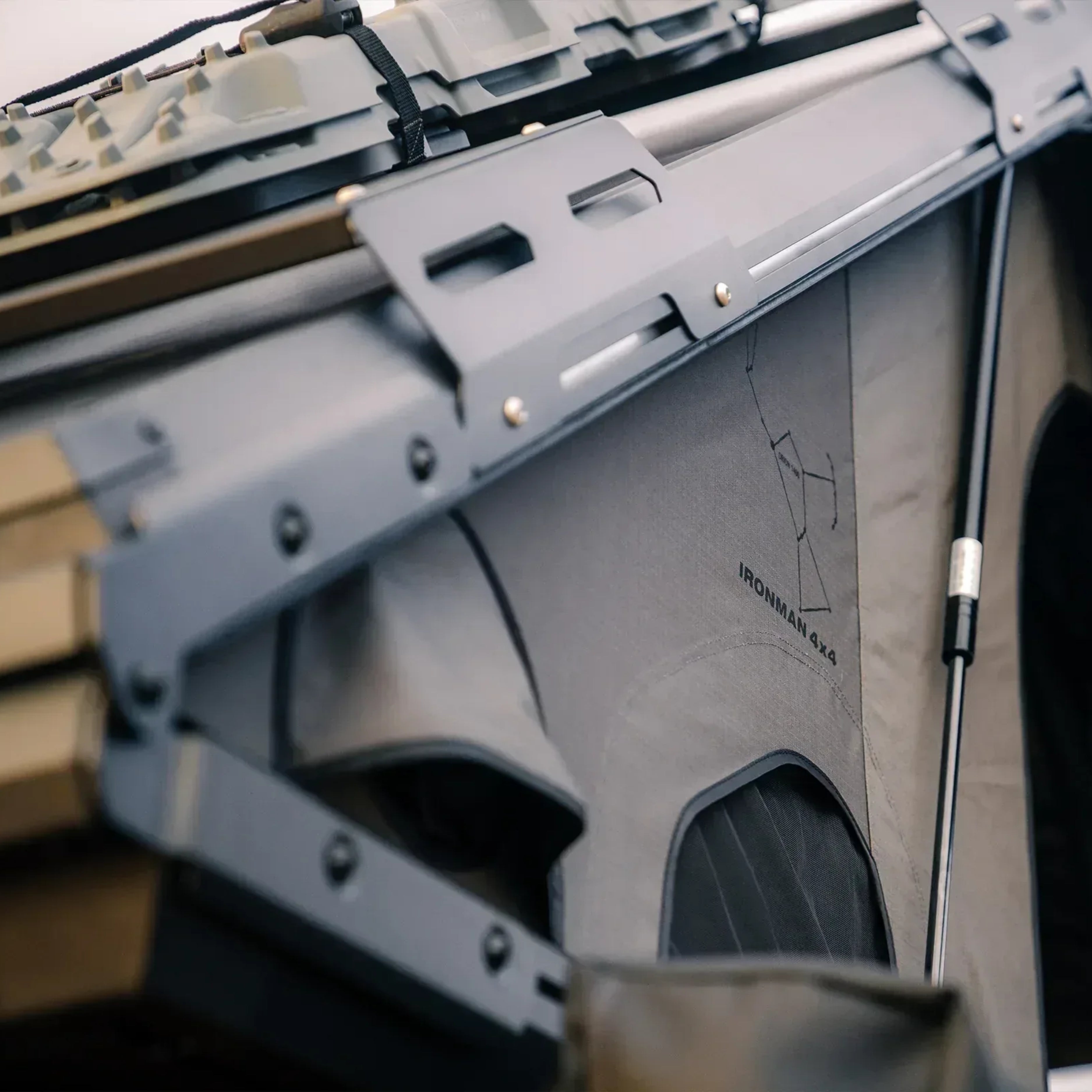 IM Orion 1200 Hardshell Rooftop Tent